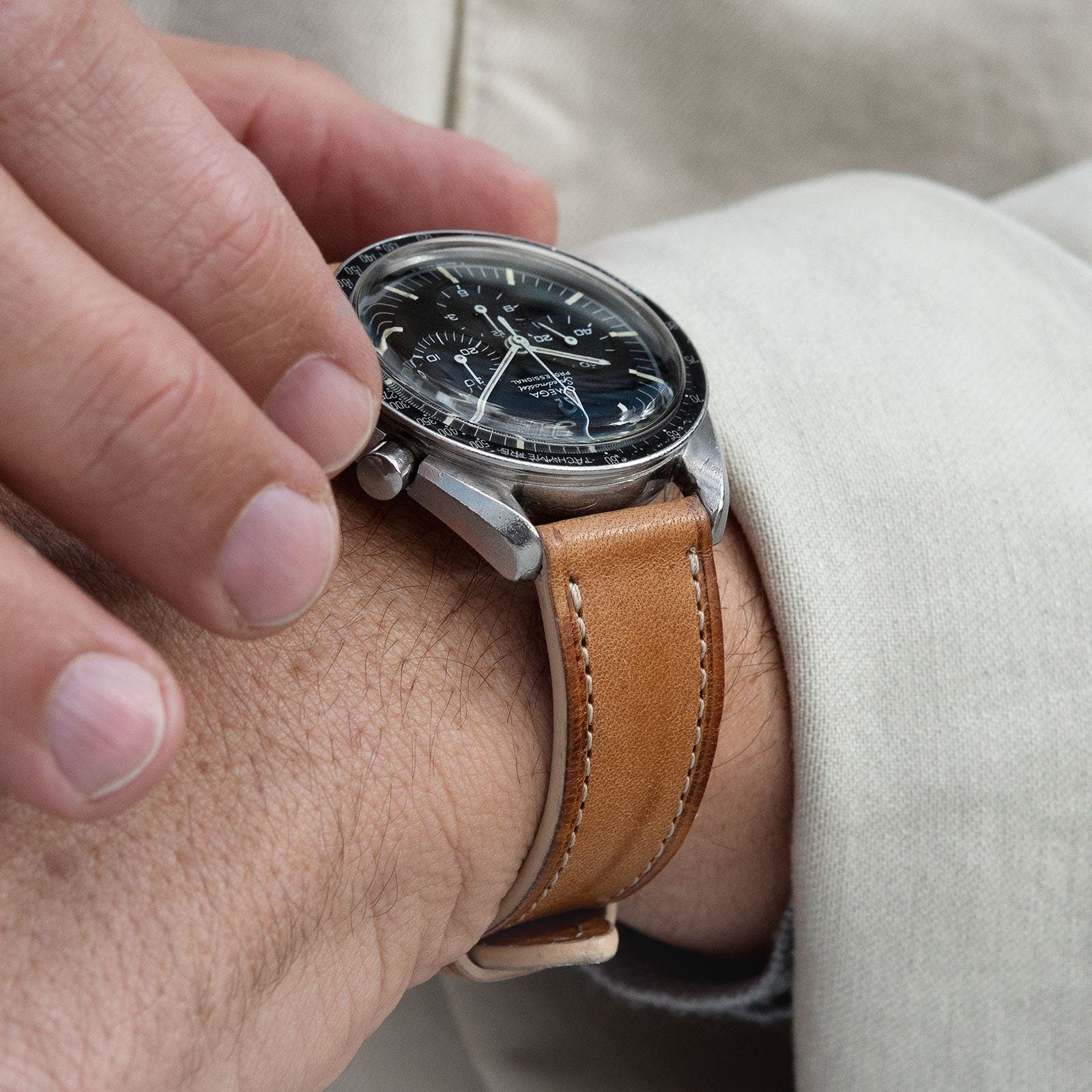 Cosaro Brown Retro Leather Watch Strap - Image 5