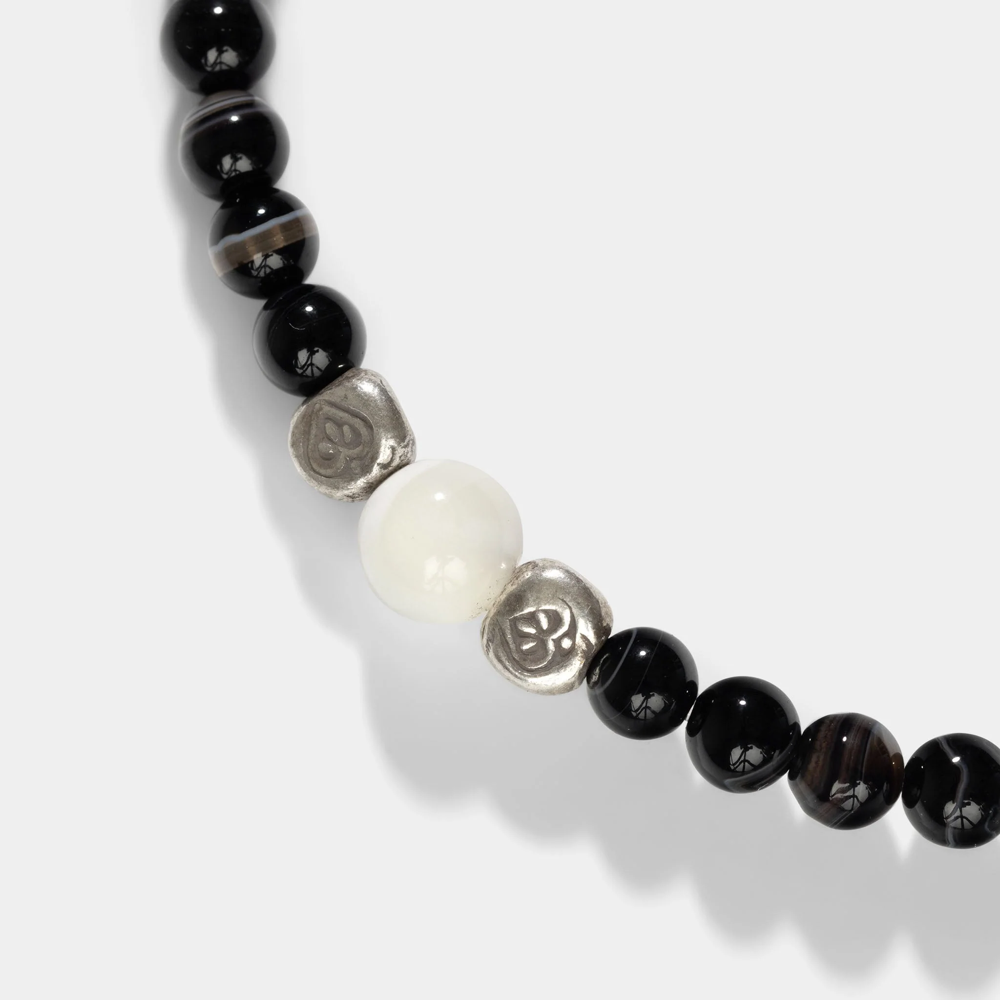 Midnight Echo - Mother of Pearl Achat and Silver Bracelet - Image 3