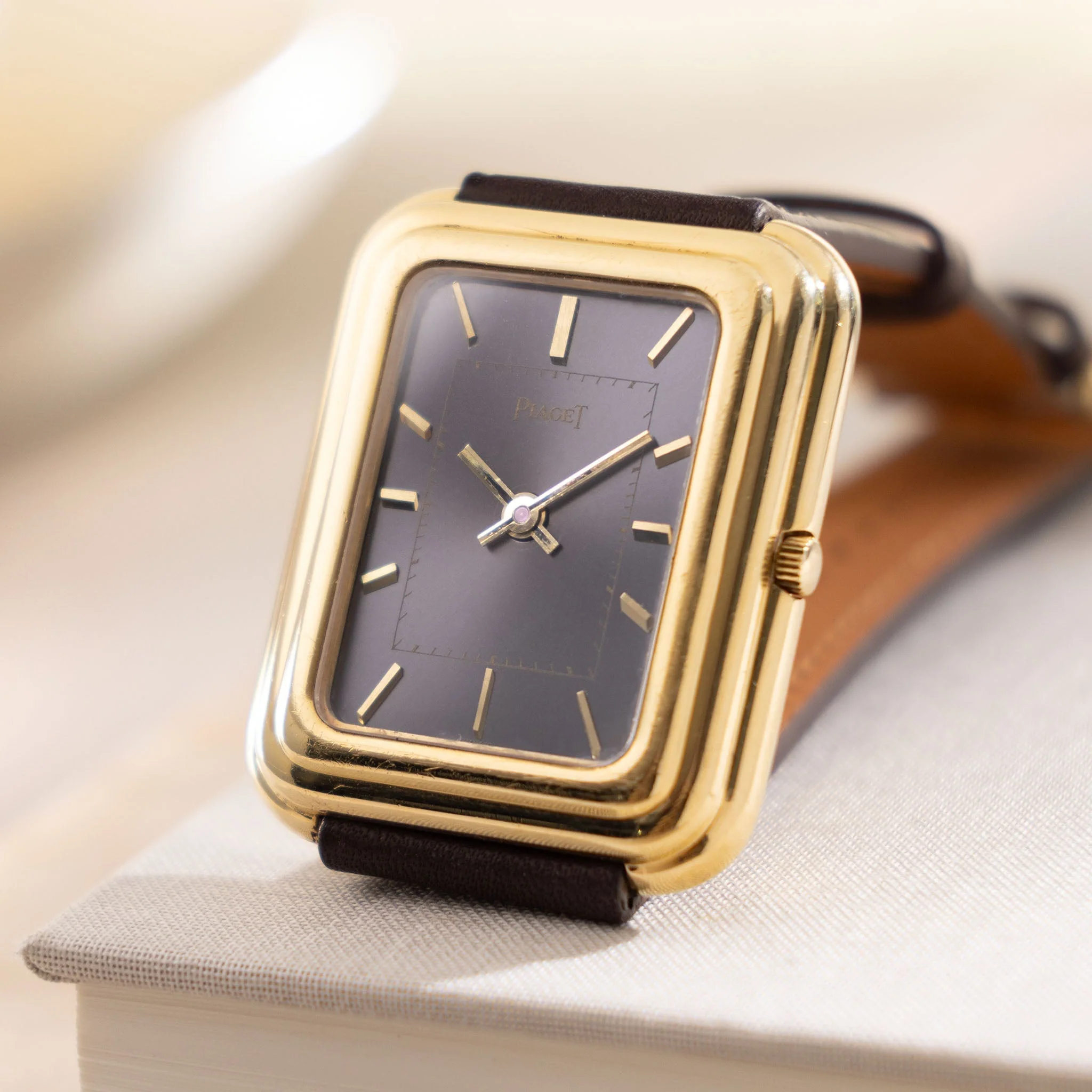 Piaget Grey Dial Beta 21 reference 14101 in 18k yellow gold - Image 3
