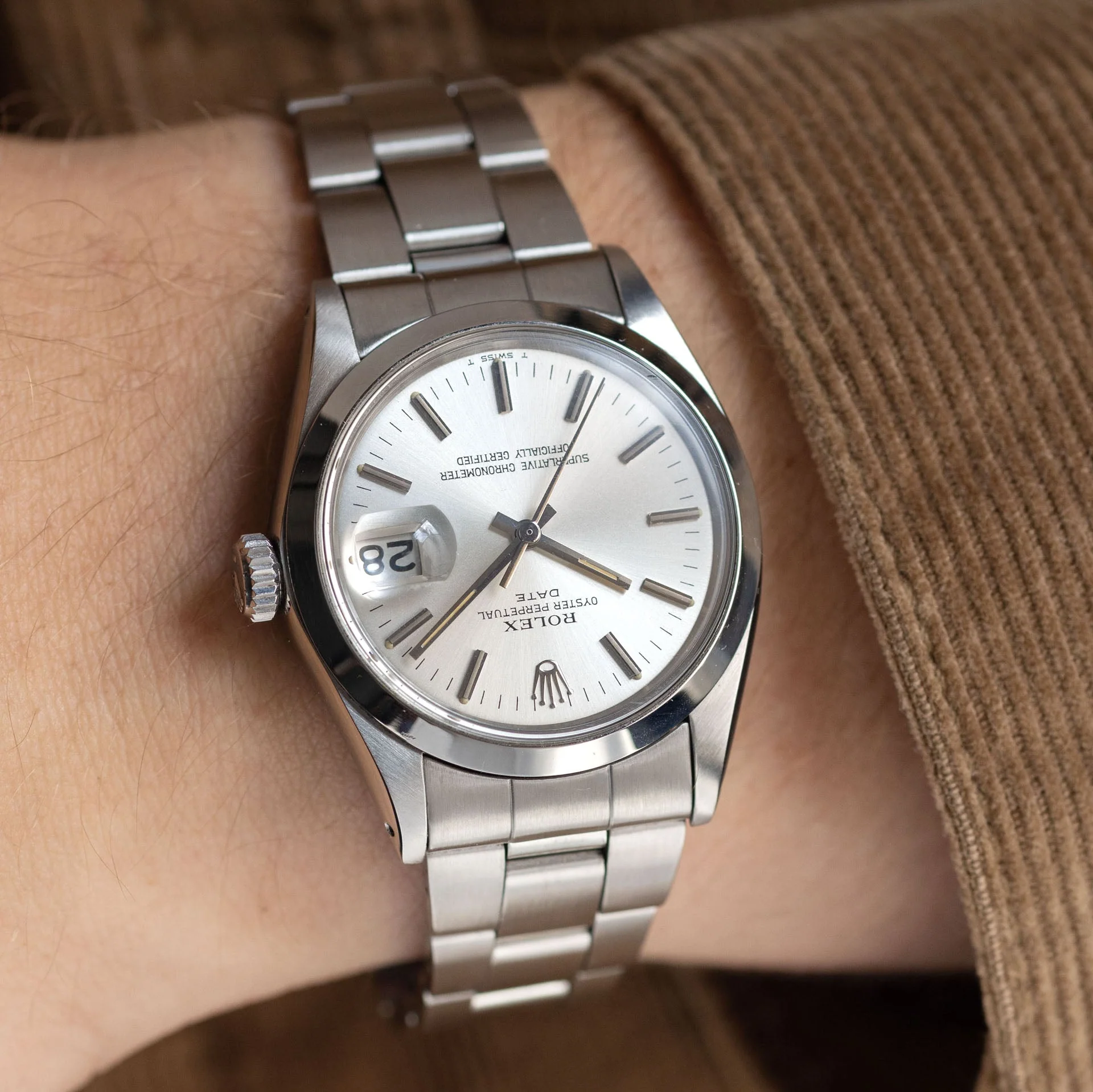 Rolex Oyster Perpetual Date 1500 Silver Soleil Dial - Image 3