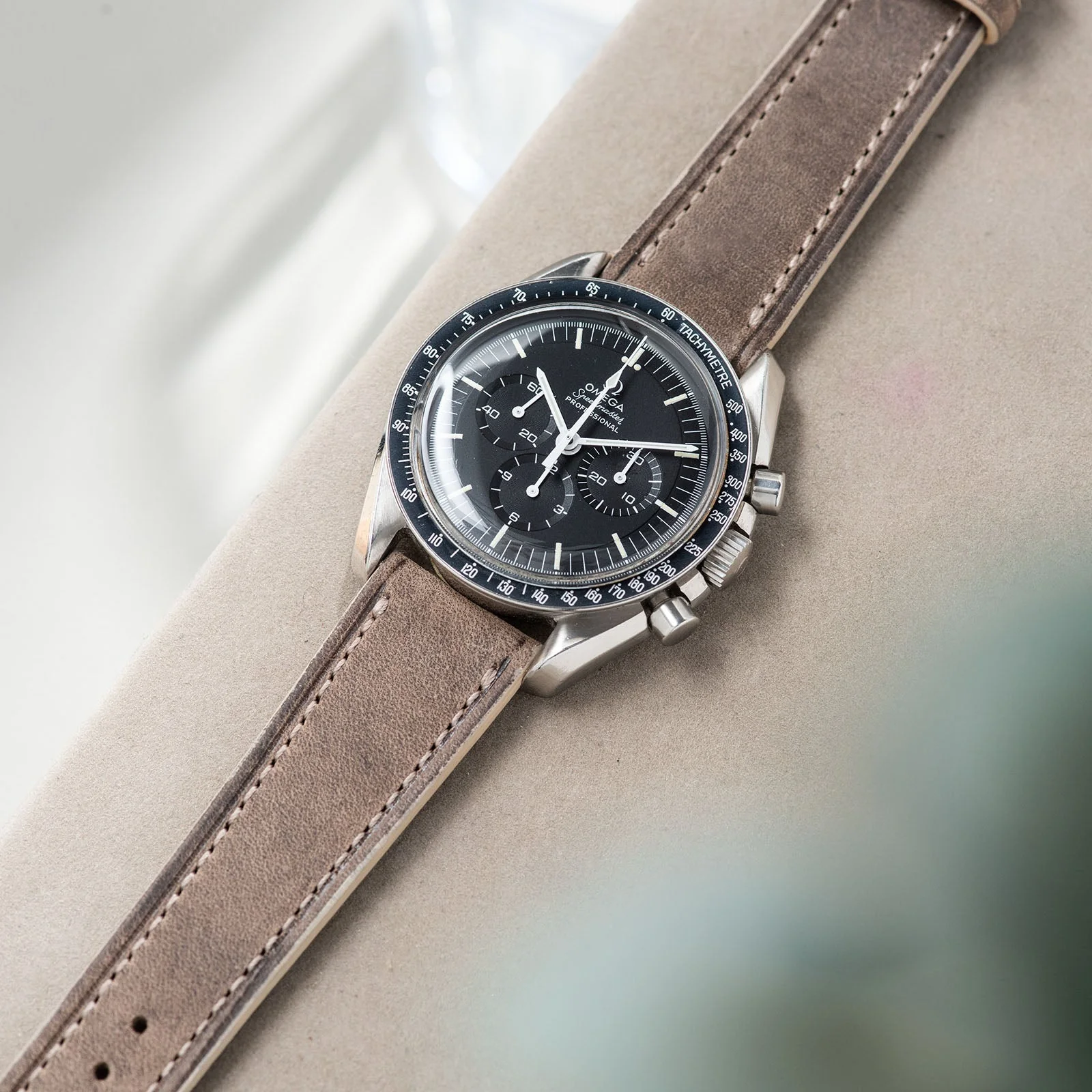 Smoke Grey Retro Leather Watch Strap - Image 3